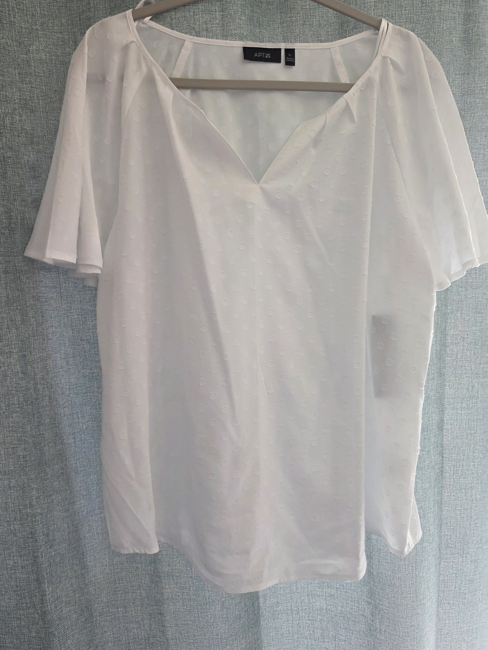 APT. 9 White V-Neck Short Sleeve Women's Top